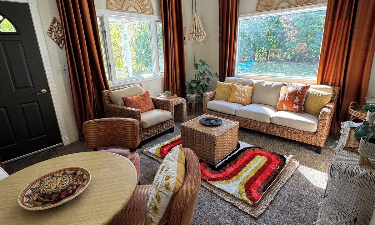 North Muskegon House | Bright Boho Walkable House Bars Beaches Bike Path Downtown