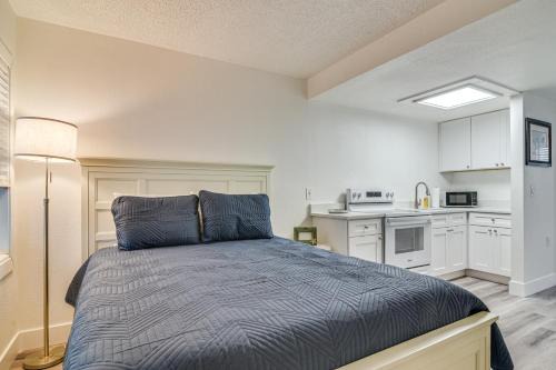 Pass-a-Grille Historic District Apartment | Bright Gulf Coast Escape - 8 Mi to John’s Pass!