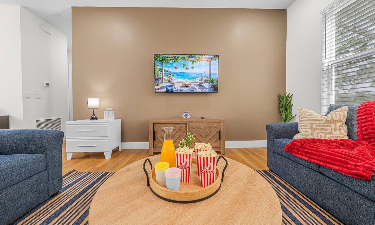 University Apartment | Bright & Modern 3BR Home – Prime Tampa Location