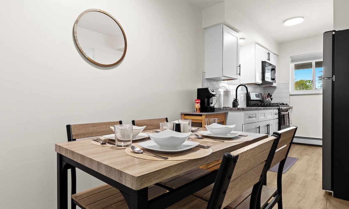 Mount Clemens Apartment | Bright & Modern Flat | King Bed | Near Downtown