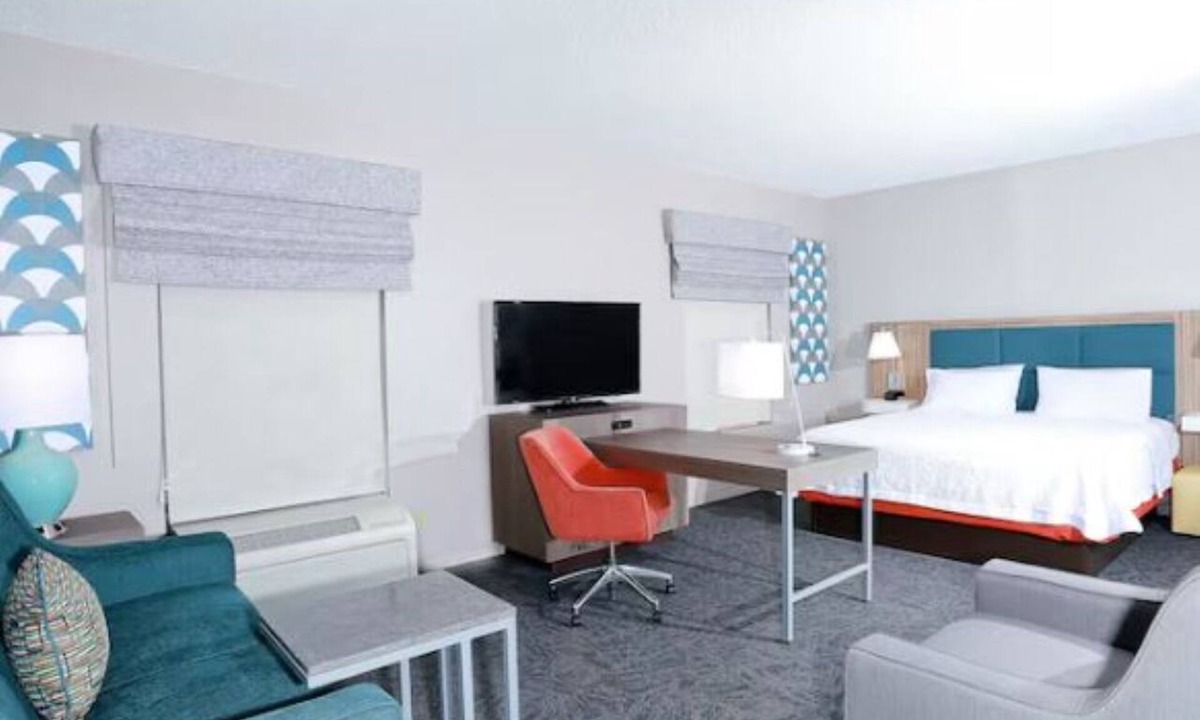 Wesley Chapel Hotel | Bright Room w/Modern Design Close to University of South Florida