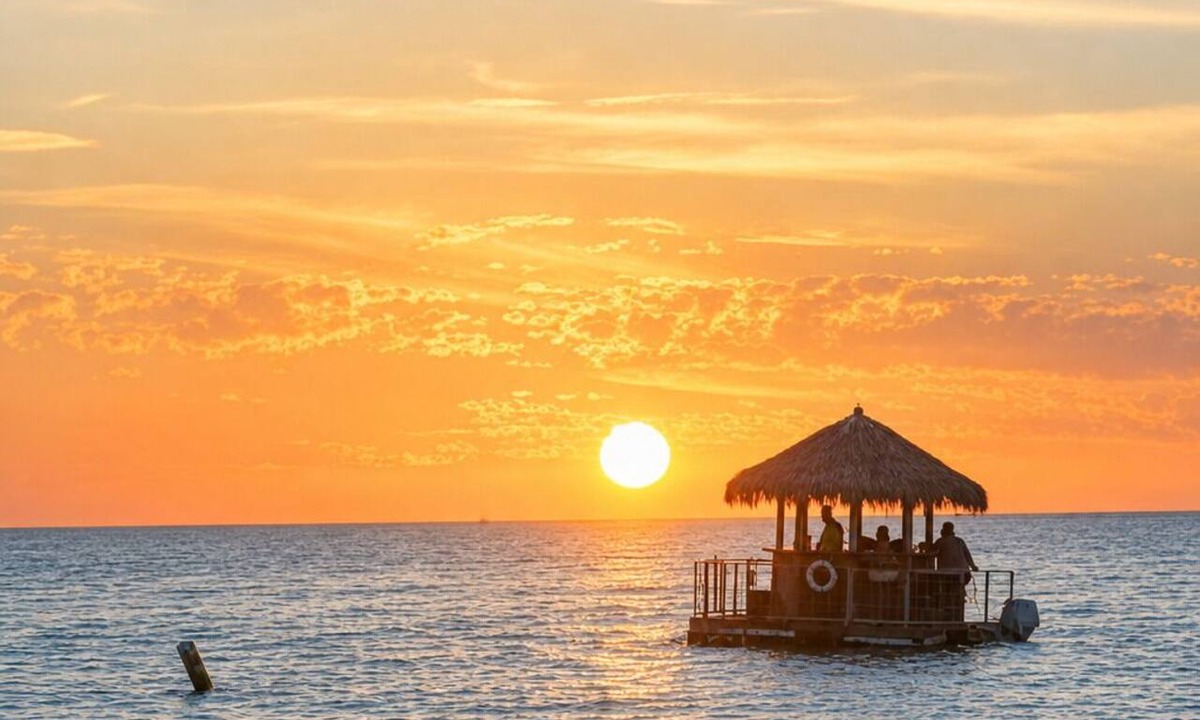 Madeira Beach Apartment | Calming Coastal Studio-Steps to Madeira Beach