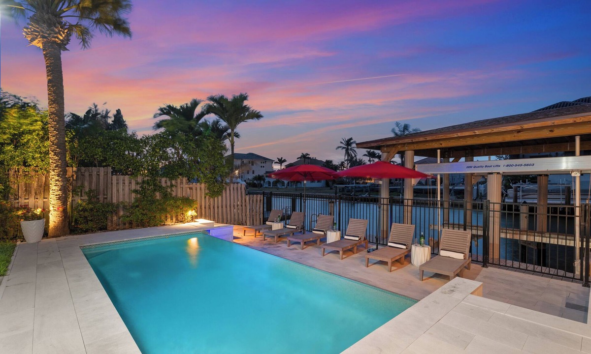 Connors House | Canal Dreamin | Heated Pool Mini Golf Waterfront Oasis Near Vanderbilt Beach