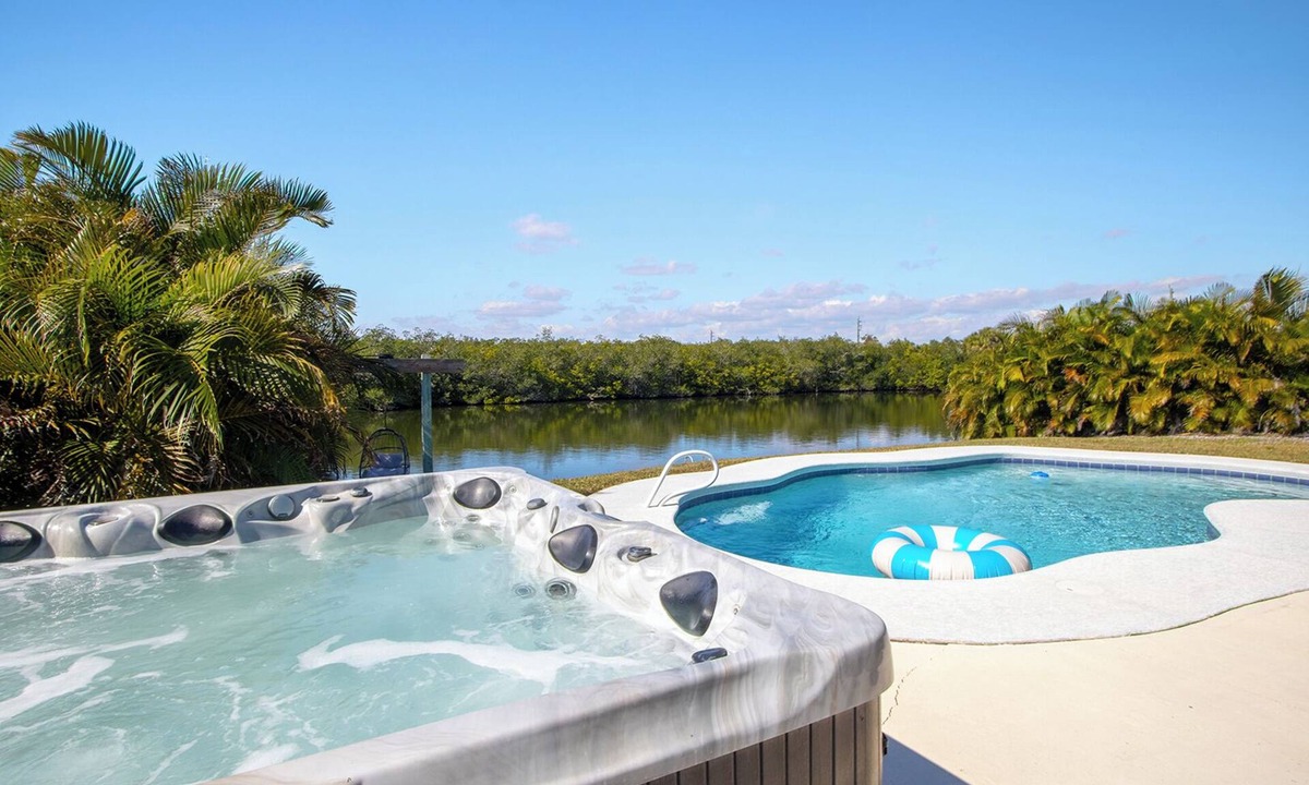 River Isles House | Canal-Front Retreat w/Pool, Hot Tub & Kayaks to Nature Preserve! 🛶