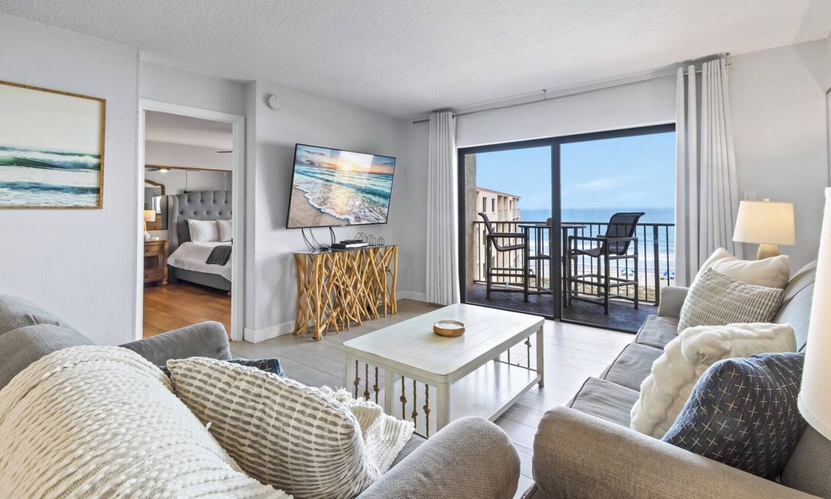 Port Canaveral Condo | Canaveral Towers - Oceanfront Condos with Pool and Mini Golf by Port Canaveral - Cocoa Beach