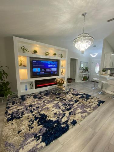 Poinciana House | Caracara