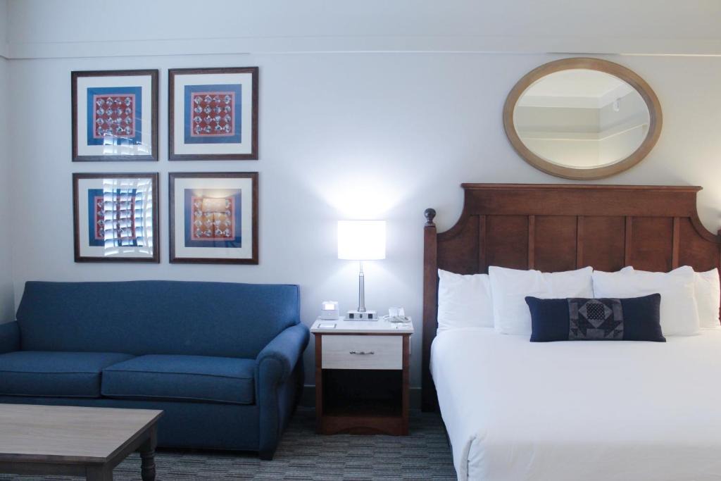 Pinecraft Hotel | Carlisle Inn Sarasota