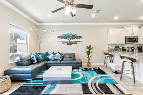 South Pensacola Apartment | Casa Brisa - 3BR - Downtown Pensacola - Pool - Near NAS