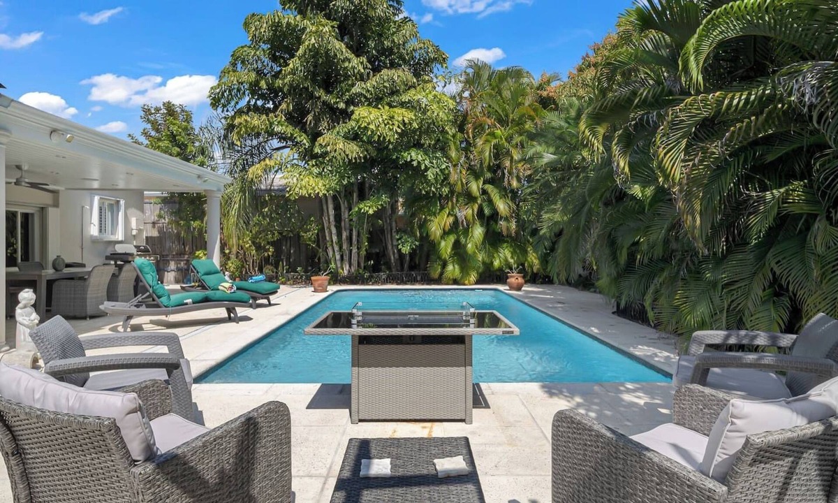 Coral Way Villa | Casa la Miami, Centrally Located w/Pool & Gym