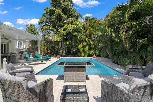 Coral Way Villa | Casa la Miami, Centrally Located w/Pool & Gym
