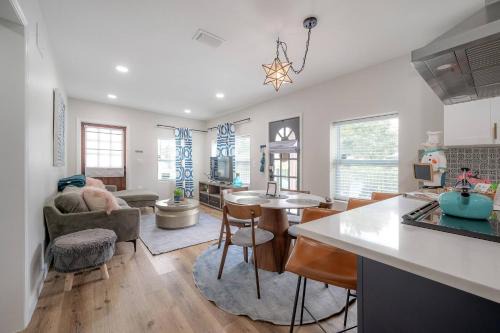Tampa Heights House | Casablanca in The Hghts-Hot Tub Bikes Chill Vibes