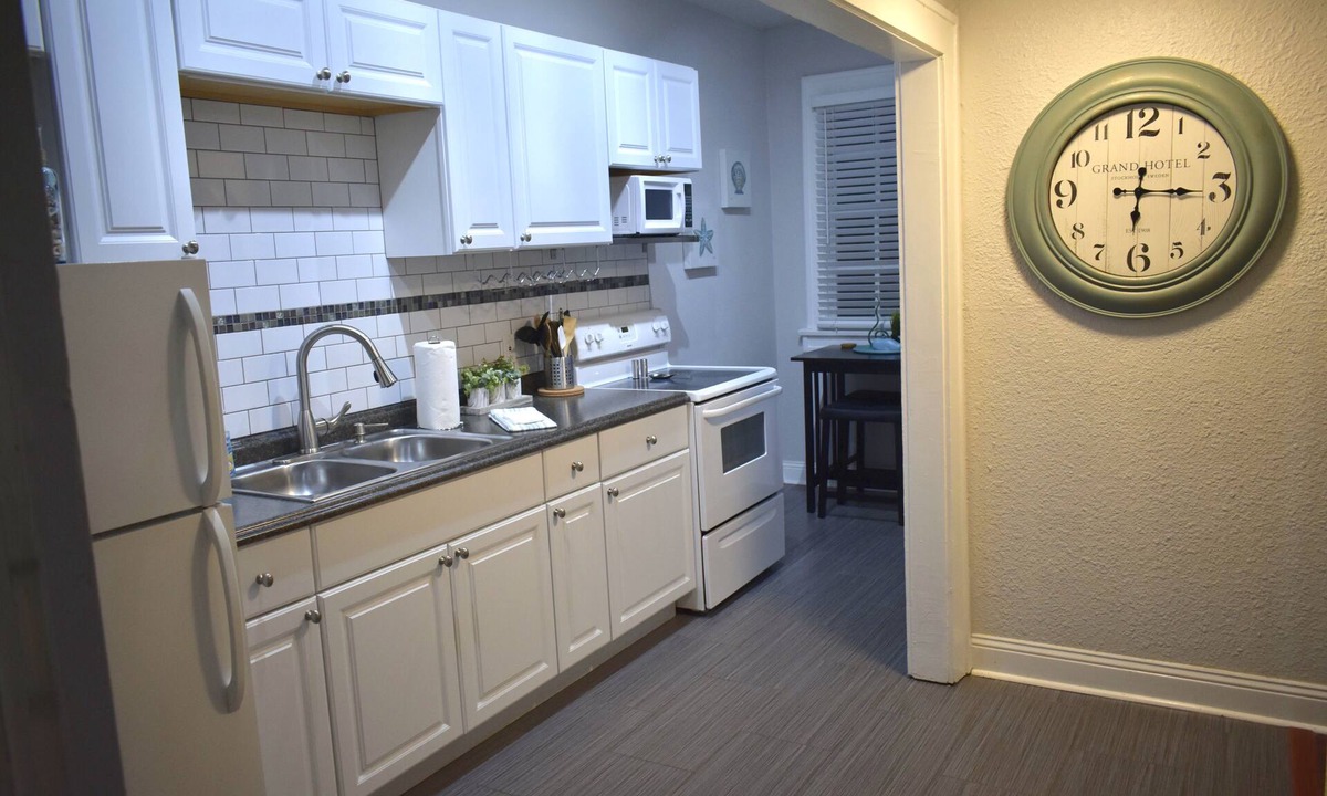 Hyde Park Apartment | Casablanca of Hyde Park "Suite Poseidon" Furnished Apartment In South Tampa