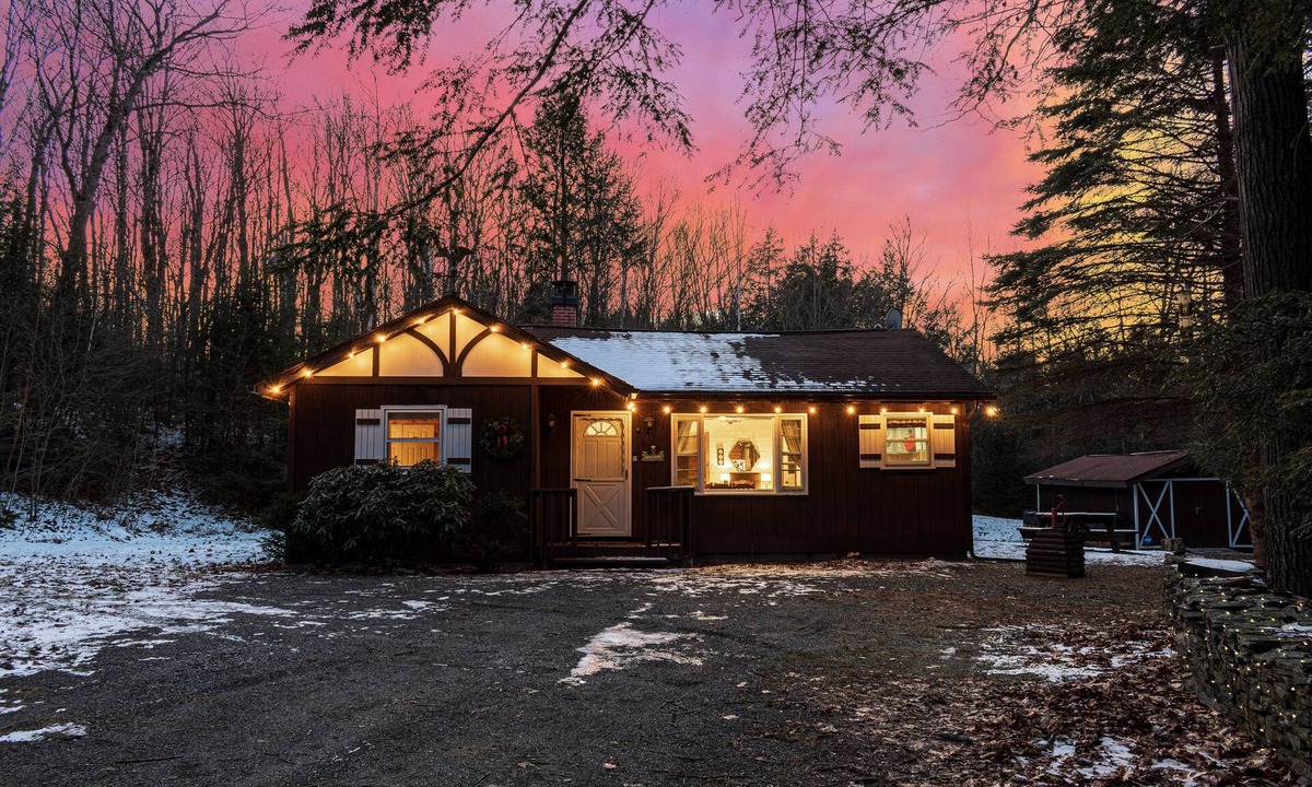 Town of Broome Cabin | Catskill Mountains Cabin w/Game Room for Families