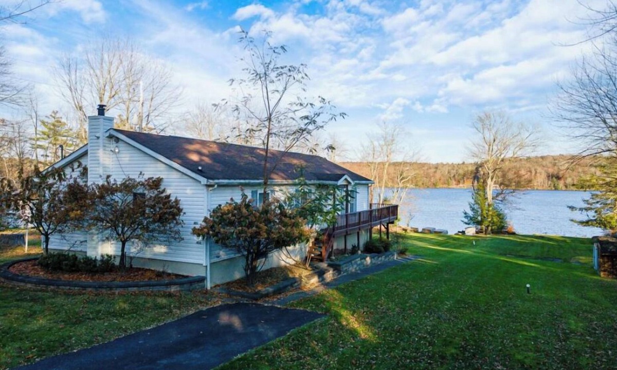 Monticello House | Catskills Lakefront Getaway at Sackett Lake