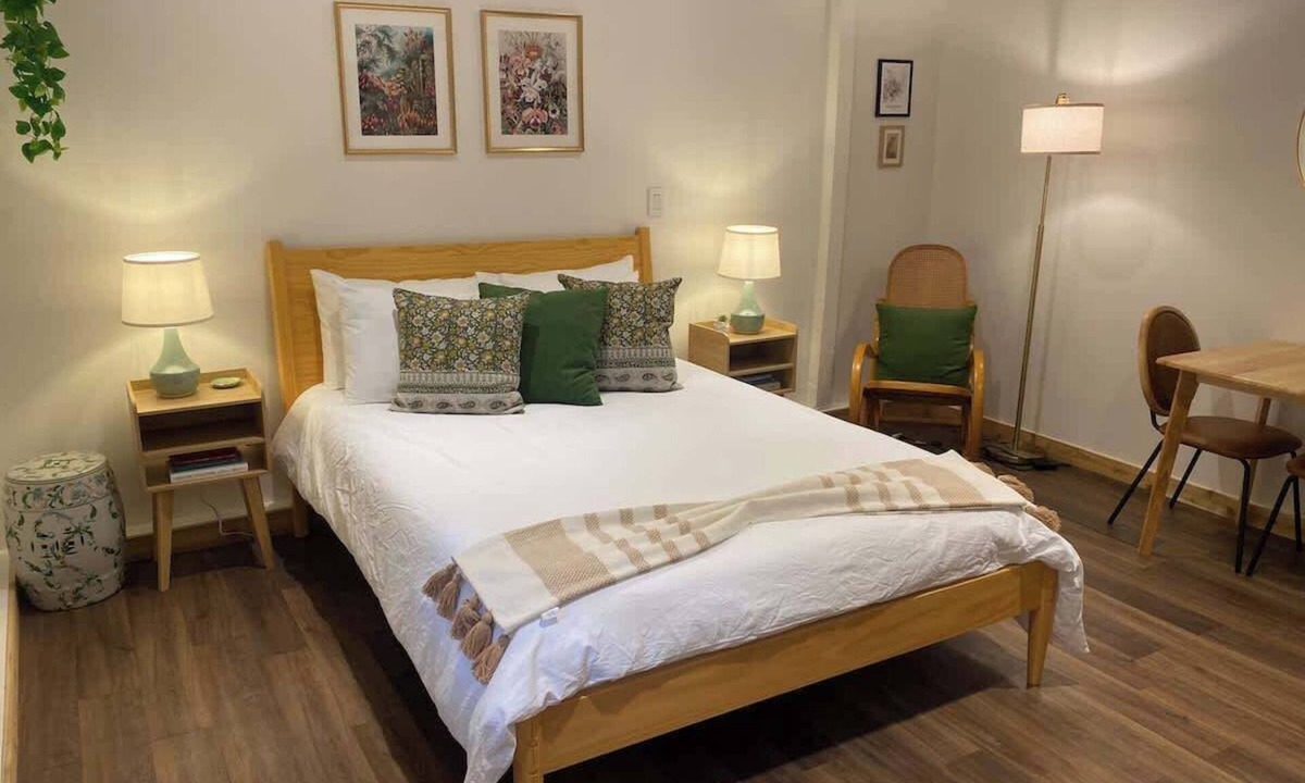 Gainesville House | Cedar Guesthouse | Near UF, Stadium, Bat House