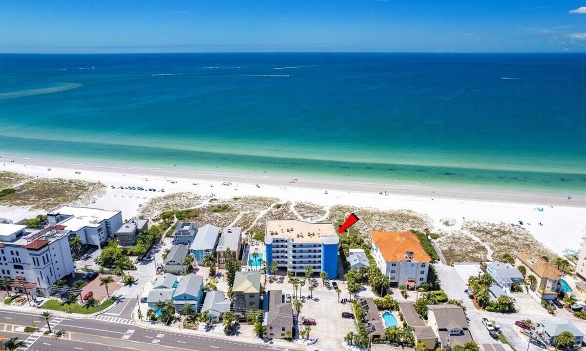 Madeira Beach Condo | Chambre 205 - Pool, Hot Tub, Walk to John's Pass!