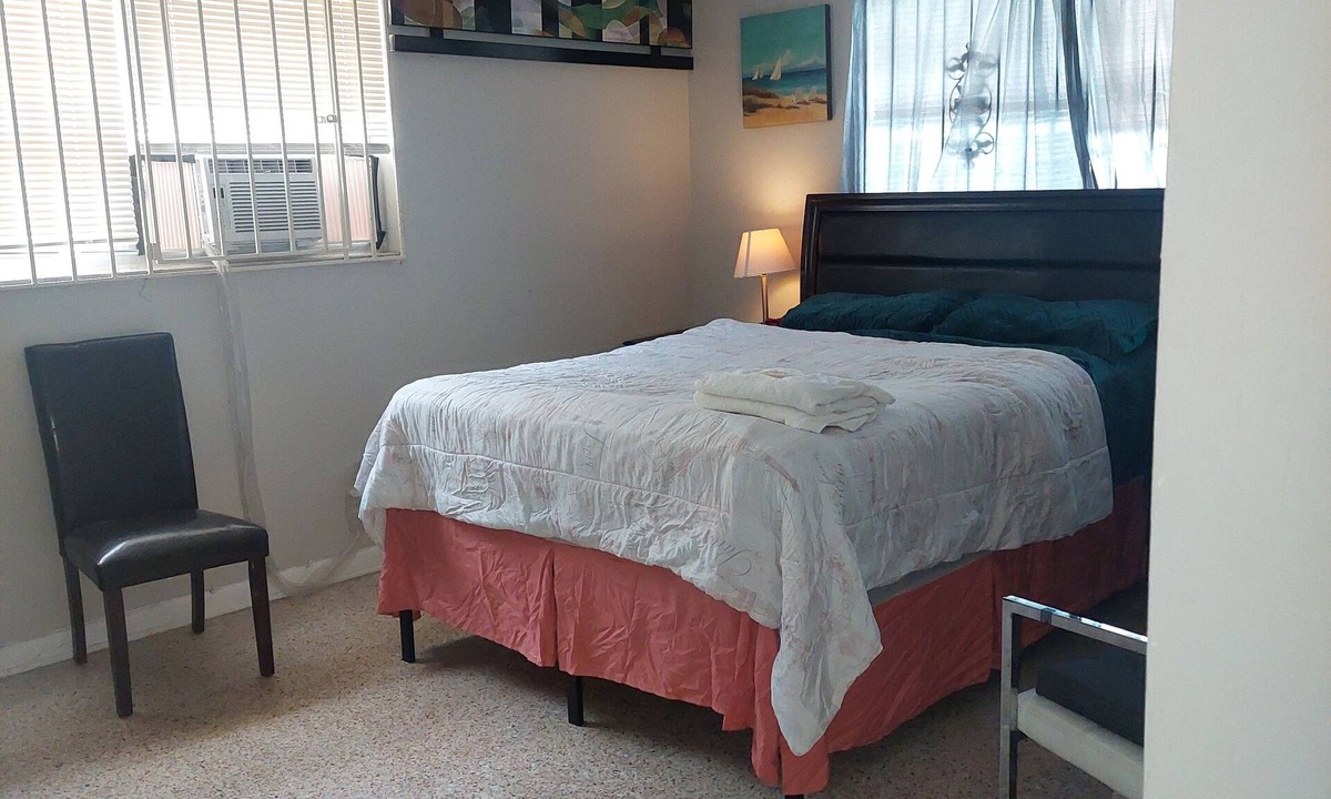 West Palm Beach House | Charming 1-bedroom house with AC and WiFi in pleasant Downtown West Palm Beach