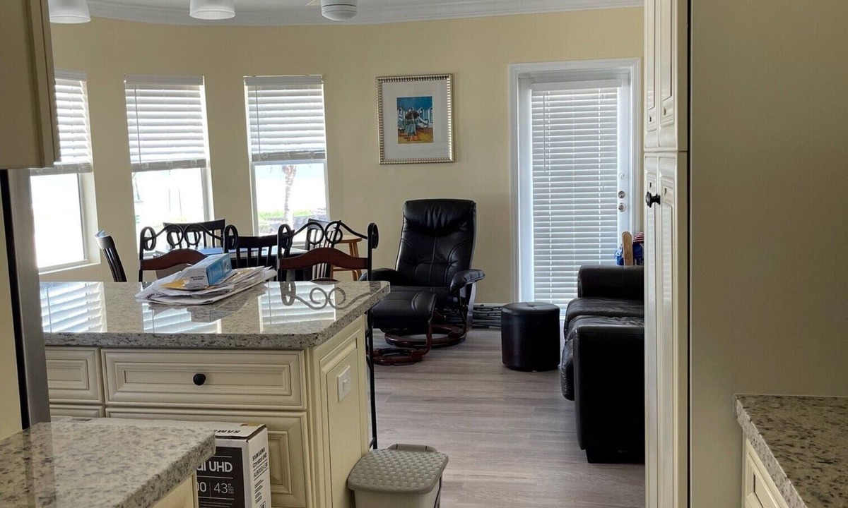 Hollywood Condo | Charming 1 Bedroom Condo On Hollywood Beach Boardwalk