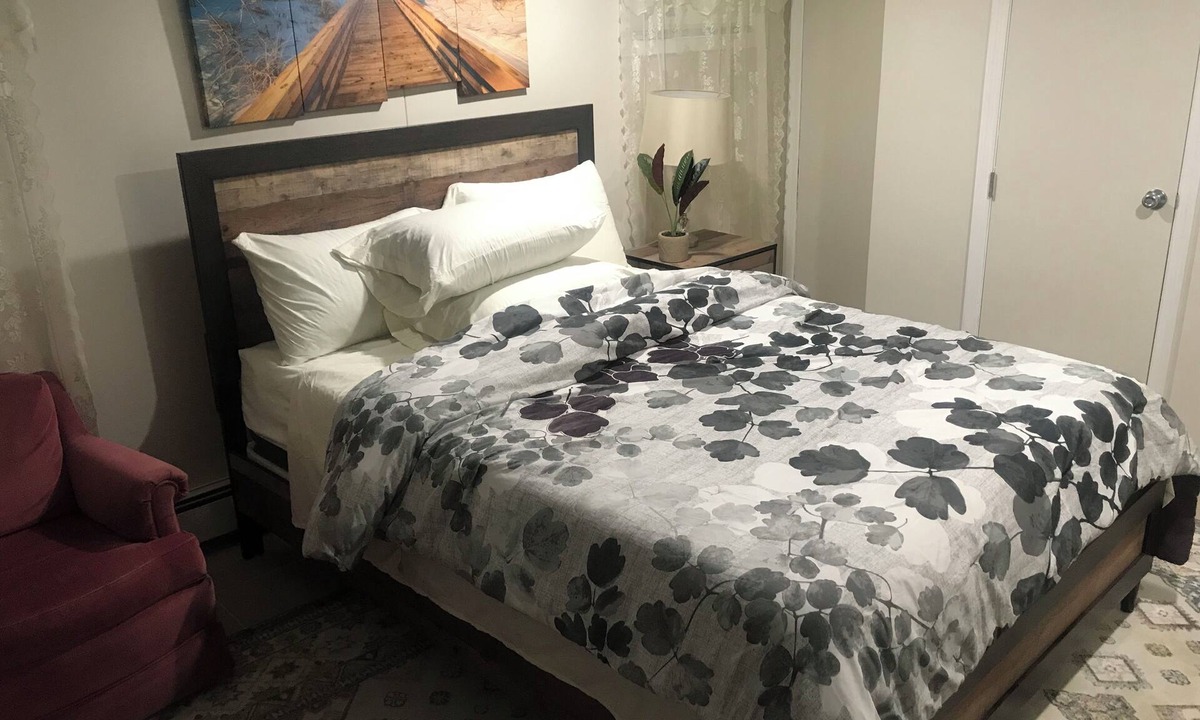 Valley Stream Apartment | Charming 2-bedroom apartment in Pleasant Valley Stream with AC, WiFi
