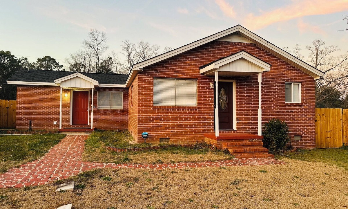 Warner Robins House | Charming 2-bedroom house with WiFi, AC in pleasant Warner Robins