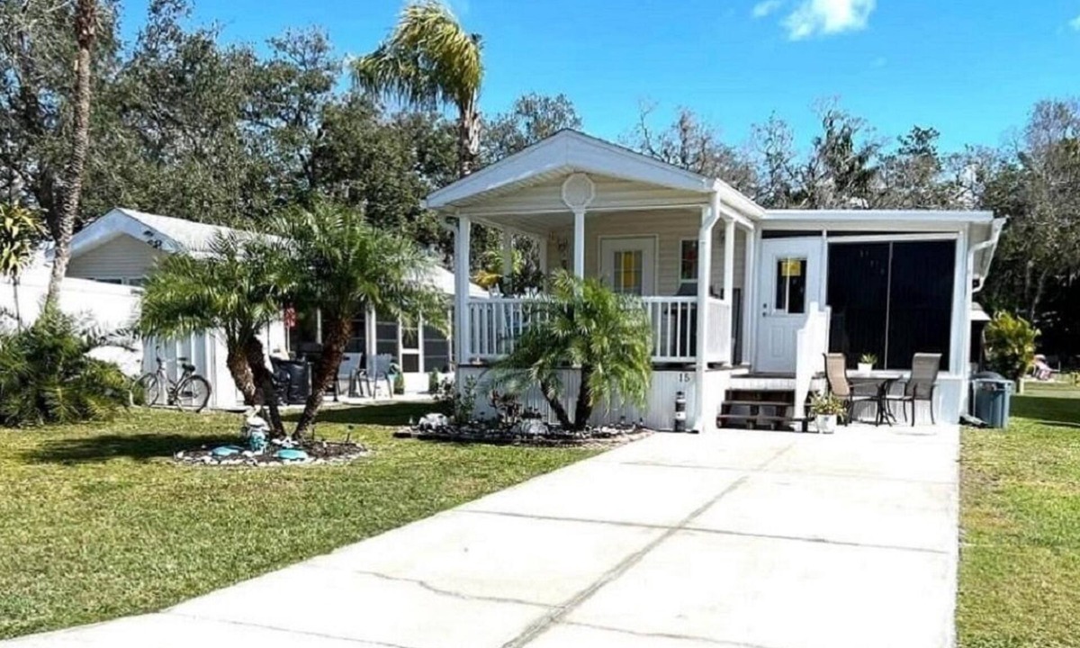 Braden River Cottage | Charming 2-bedroom 1.5 Bath Cottage in the famous Sun Outdoors in Sarasota