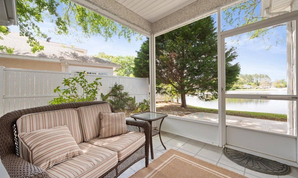 Dock Junction House | Charming 2-bedroom house on a Pond with Wildlife