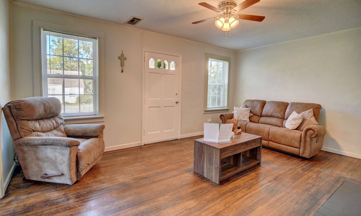 Valdosta House | Charming 2-bedroom home with AC in Valdosta
