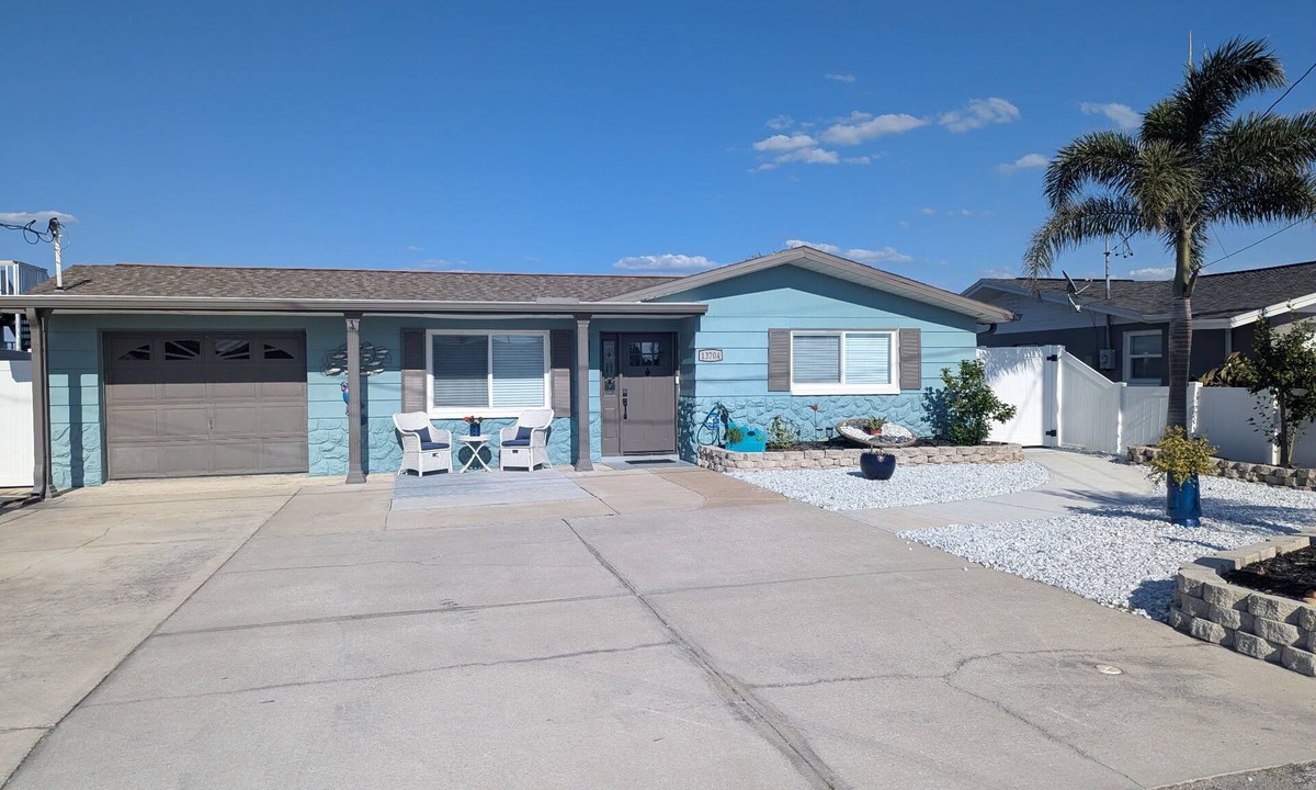 Sea Ranch House | Charming 2-bedroom house in peaceful Hudson.