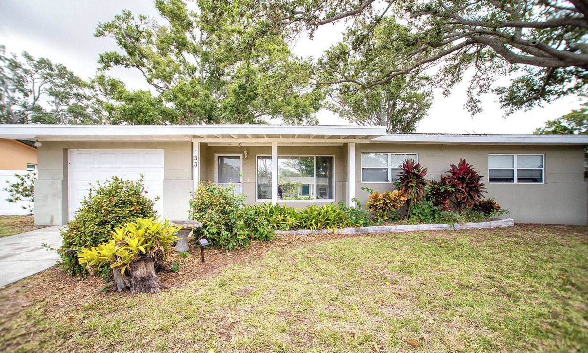Largo House | Charming 2-bedroom house in lovely Largo with AC