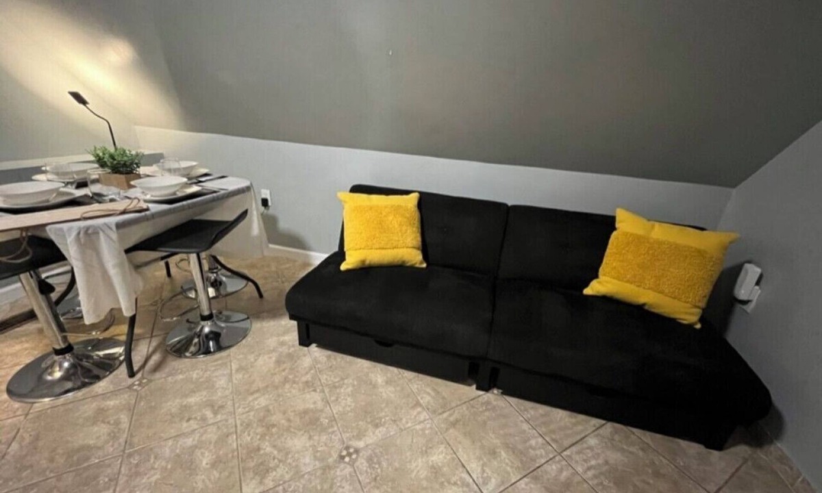 Guttenberg Apartment | Charming 2 bedroom apartment in wonderful North Bergen with AC WiFi