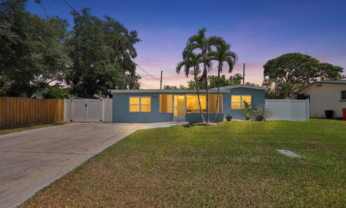 South Pinellas Community Council House | Charming 3/2 house in St. Petersburg within 2 miles of Madeira Beach Access