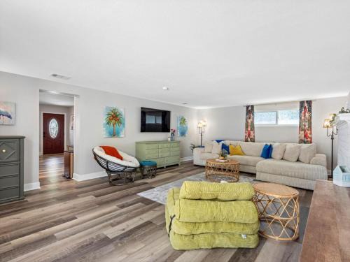 Lakeland House | Charming 3 bed Home with Heated Pool in Lakeland