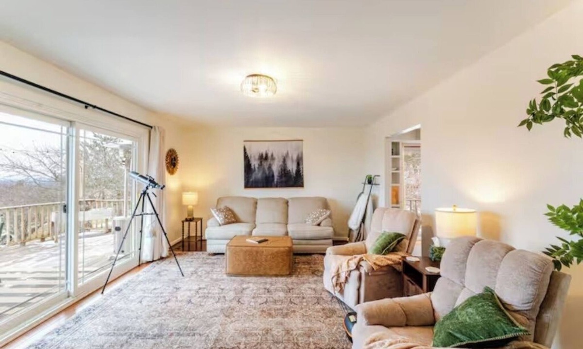 Town of Sharon House | Charming 3-bedroom house with Firepit andcoldplunge in peaceful Sharon Springs