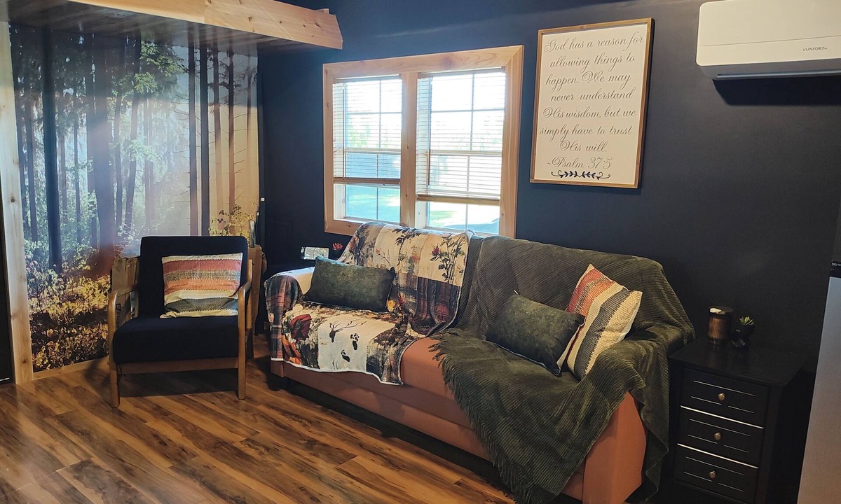Brooklet Cabin | Charming 3-bedroom Getaway cabin in lovely Guyton, Ga.