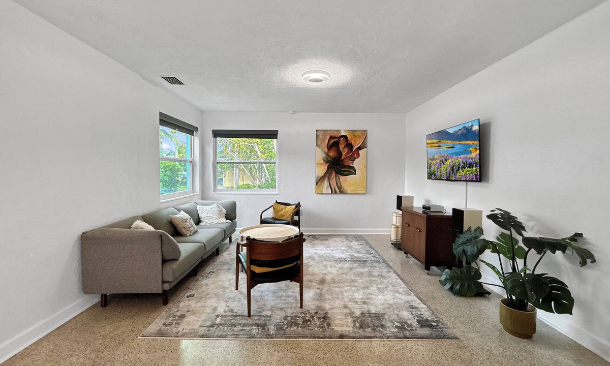 Arlington Park House | Charming 3-bedroom house minutes to beaches, park, hospital, downtown Sarasota