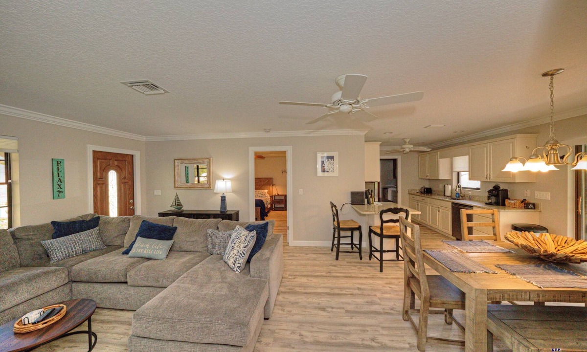 Rocky Point House | Charming 3-bedroom house in delightful Stuart on a quiet dead end street.
