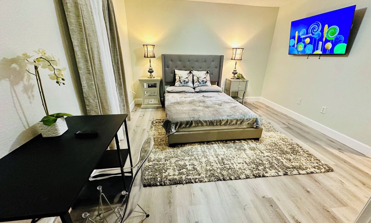 Westminister House | Charming 3-bedroom- 2 bathroom house, by JetBlue Park.