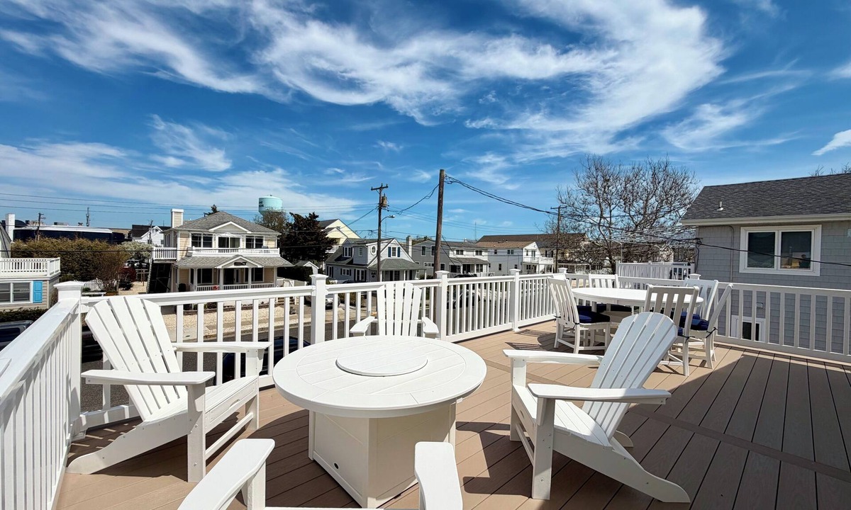 Stone Harbor House | Charming 3-bedroom townhome 2 blocks from ocean and bay, in town of Stone Harbor
