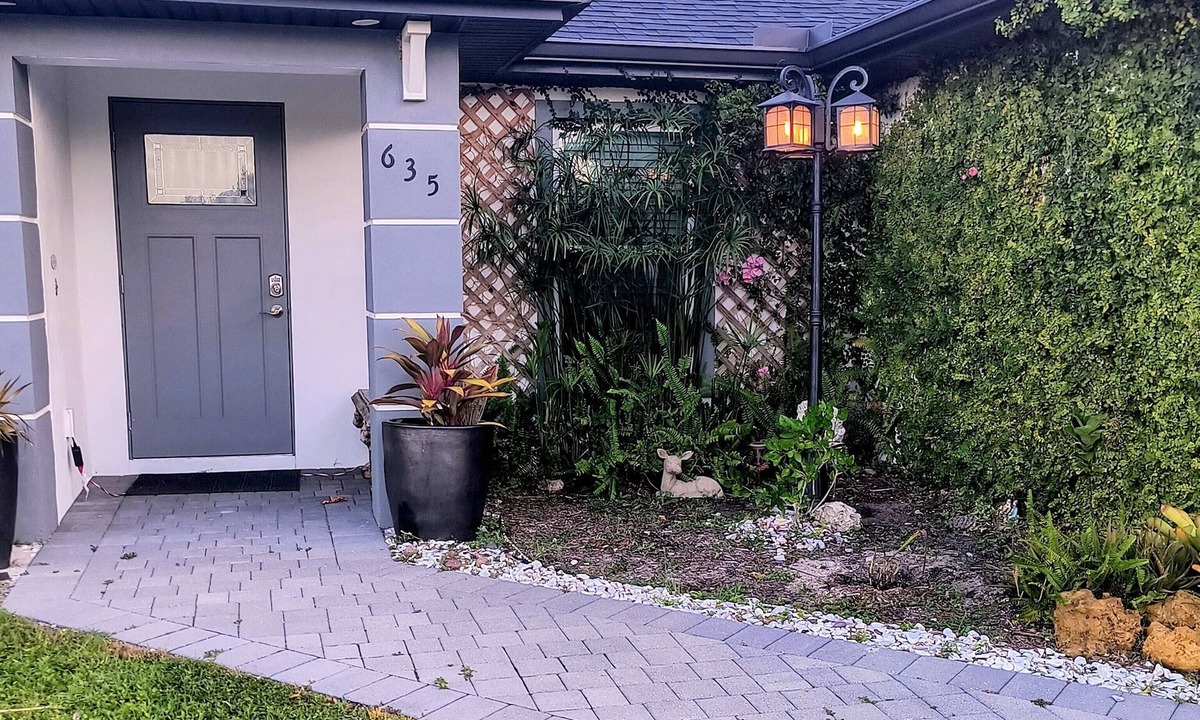 Mariner Villa | Charming 3-bedroom Villa in Cape Coral