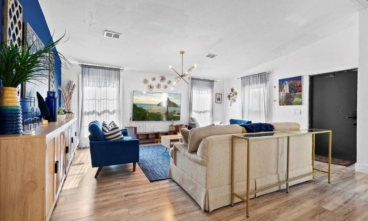 West Palm Beach House | Charming 4-Bedroom Oasis in WPB