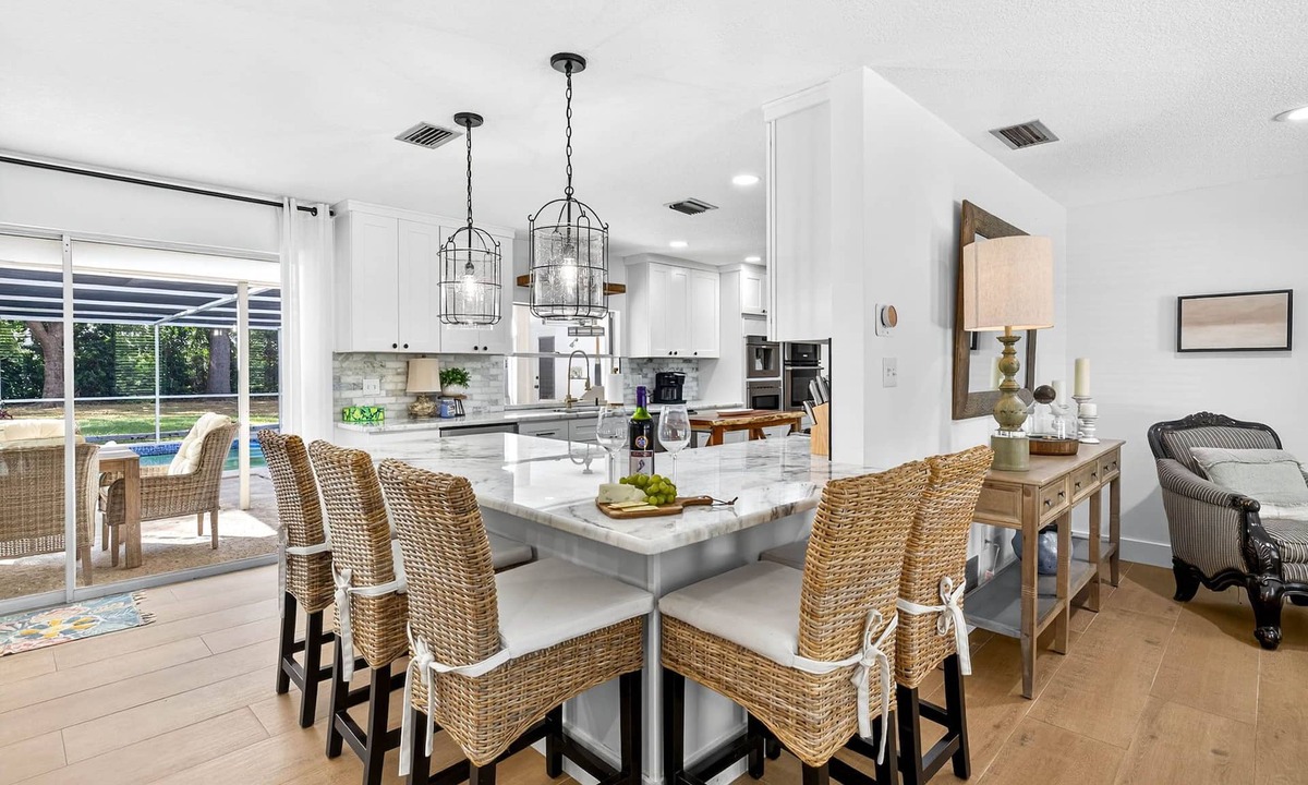 Clearwater House | Charming 4-bedroom house with WiFi, Pool and AC in welcoming Clearwater