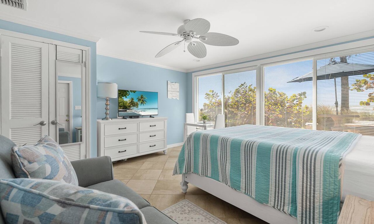 Longboat Key Apartment | Charming Beach Front Studio Steps to the Sand and Gulf