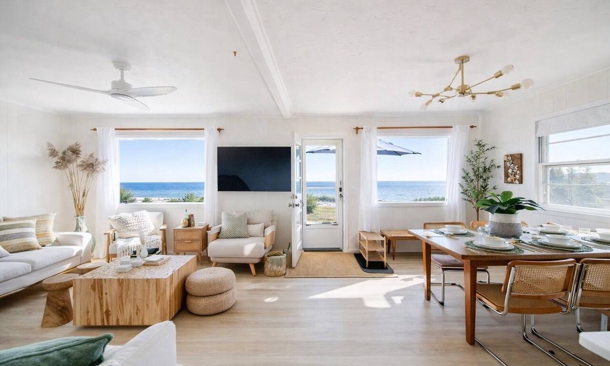 Springs House | Charming Bungalow on the Bay