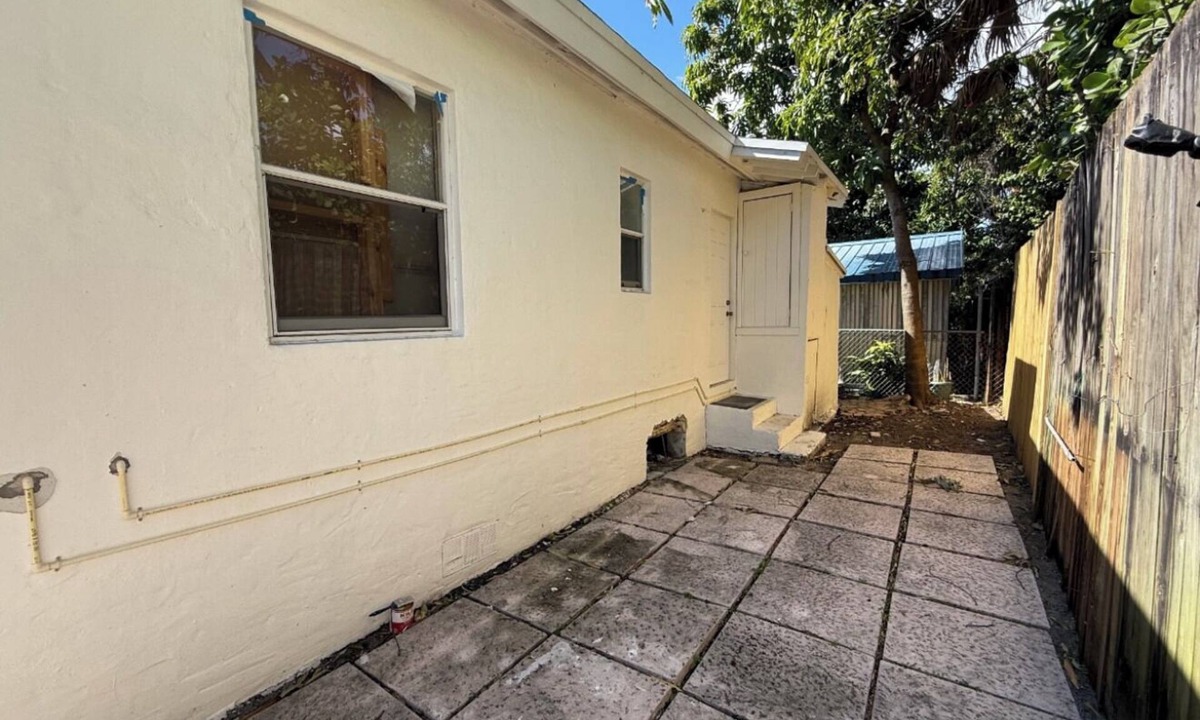 Coral Way Cottage | Charming cottage in delightful Miami perfect for your getaway