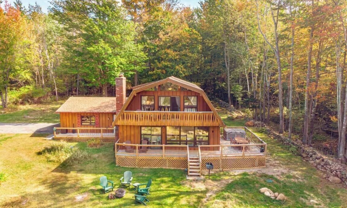 Wilmington Ski Chalet | Charming-cozy-secluded Adirondack chalet- dog friendly in Wilmington, NY