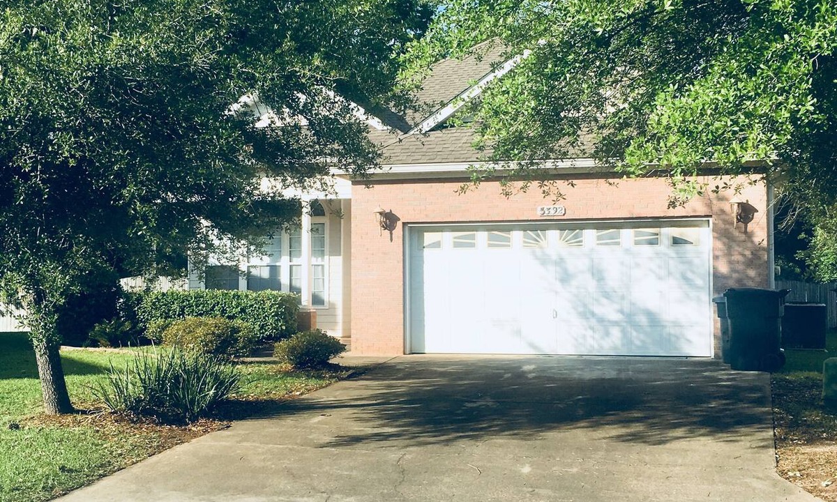 Killearn Estates House | Charming Home located off historic Florida canopy road.