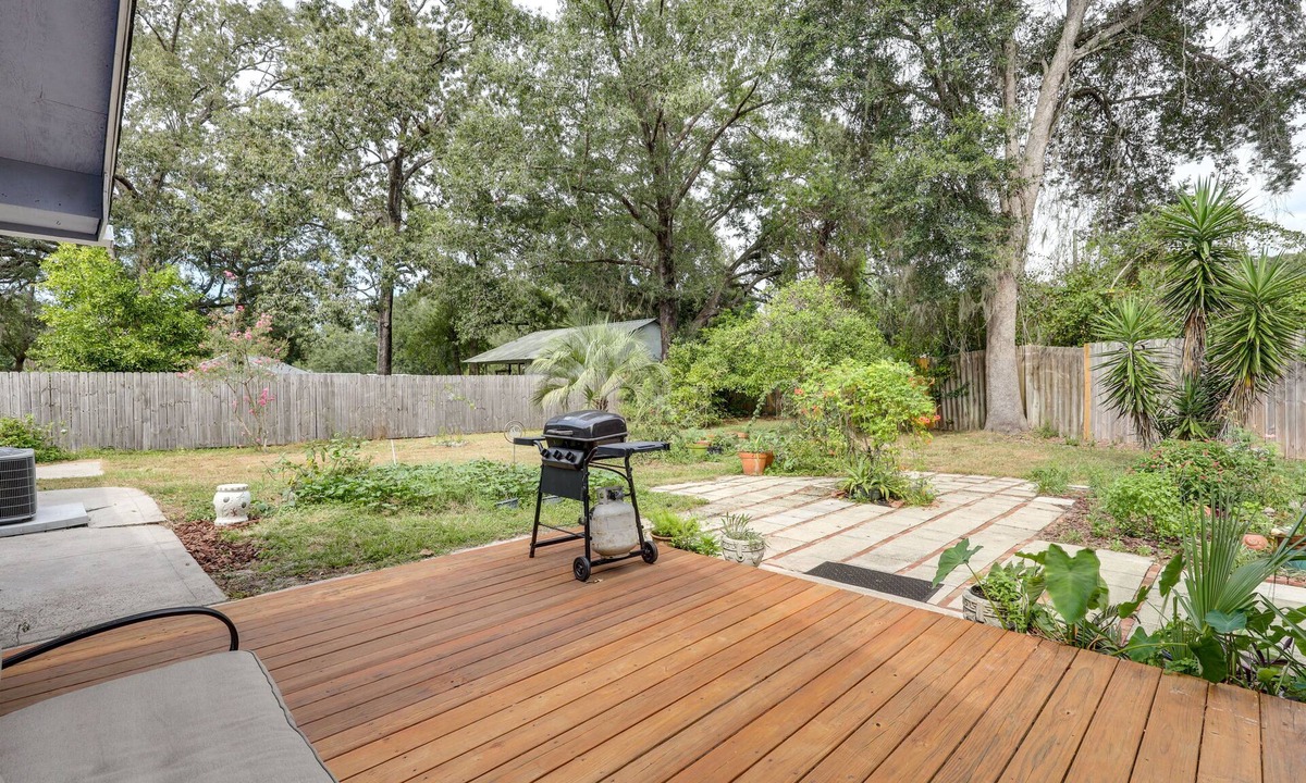 Kingsland House | Charming Kingsland Getaway w/Screened Porch!