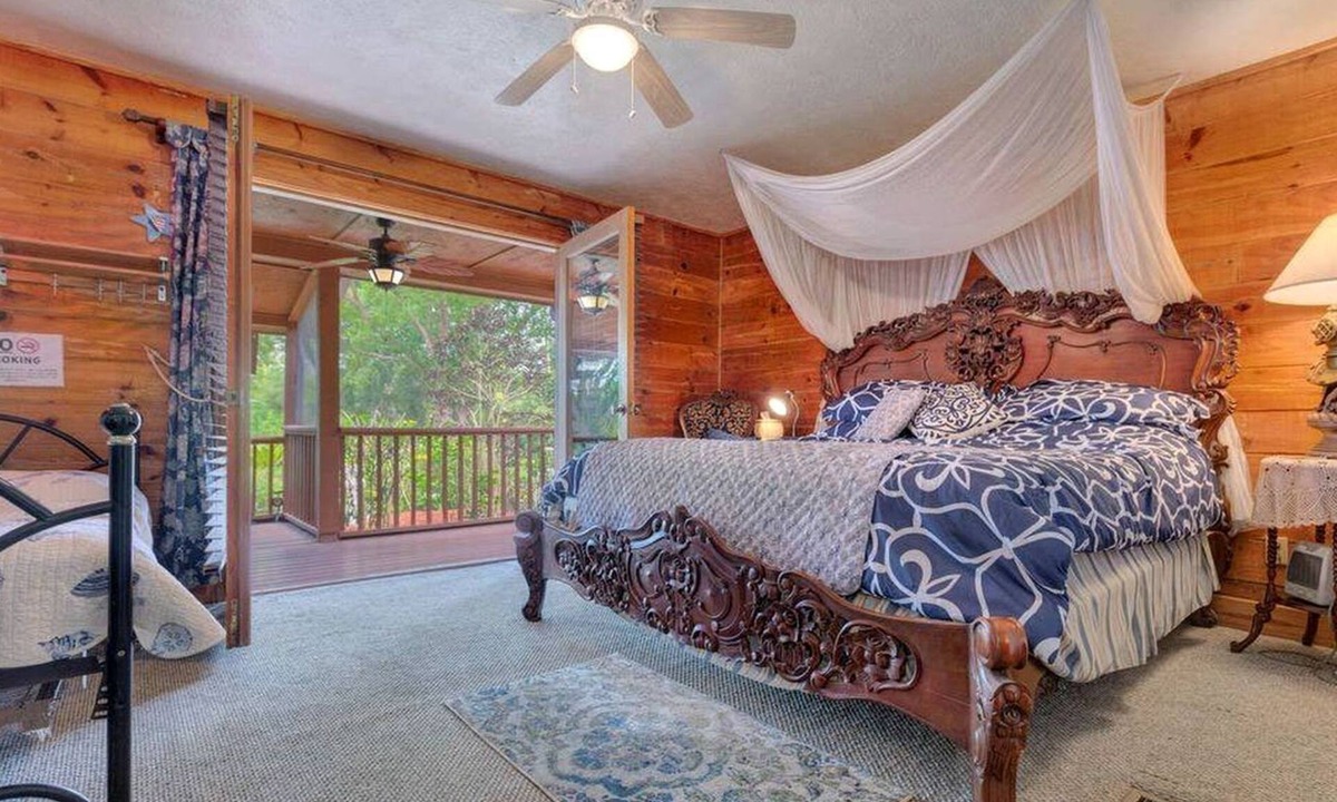 Lake Helen House | Charming Nautical-Themed Inn Room with Private Whirlpool & Lake Views Near Lake Helen, Florida