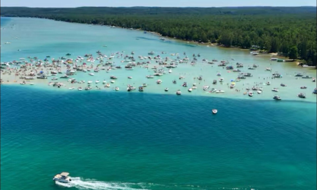 Rapid City House | Charming Torch Lake 3-bedroom 1 bath one floor Cabin