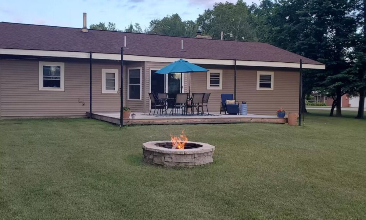 Cheboygan House | Cheboygan Getaway Waterways,Trails & Mackinac Island Adventures!